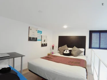 Habitación privada en Calle de Almendrales, imagen 1 de 10