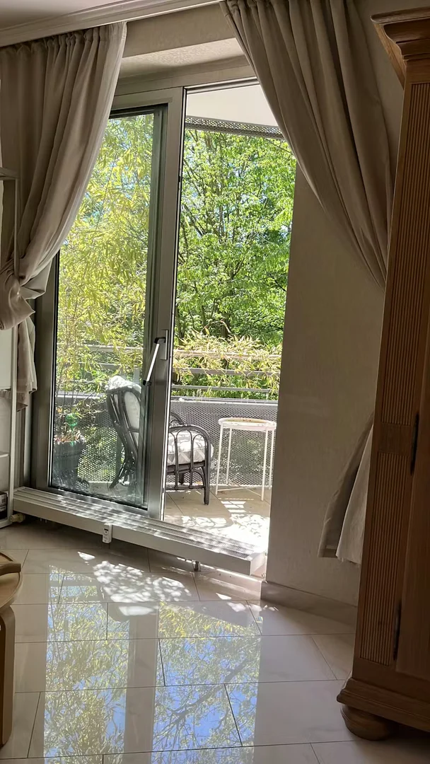 Bezahlbares Zimmer für Studenten mit ausreichender Beleuchtung in