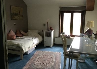 Cheap private room in charleroi