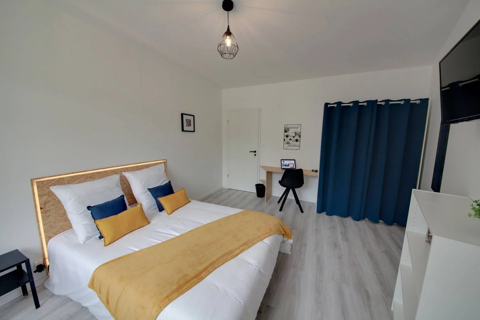 Comfortable and spacious student room in 