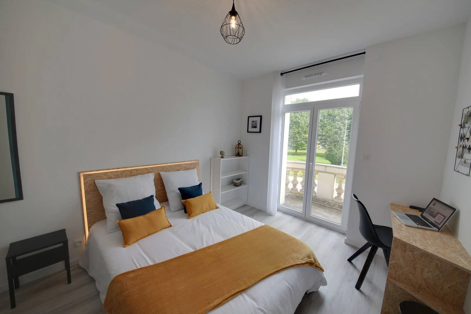 Budget-friendly student room close to campus in 