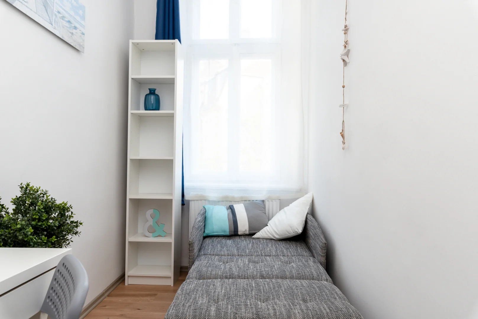 学生公寓房间出租，家具齐全