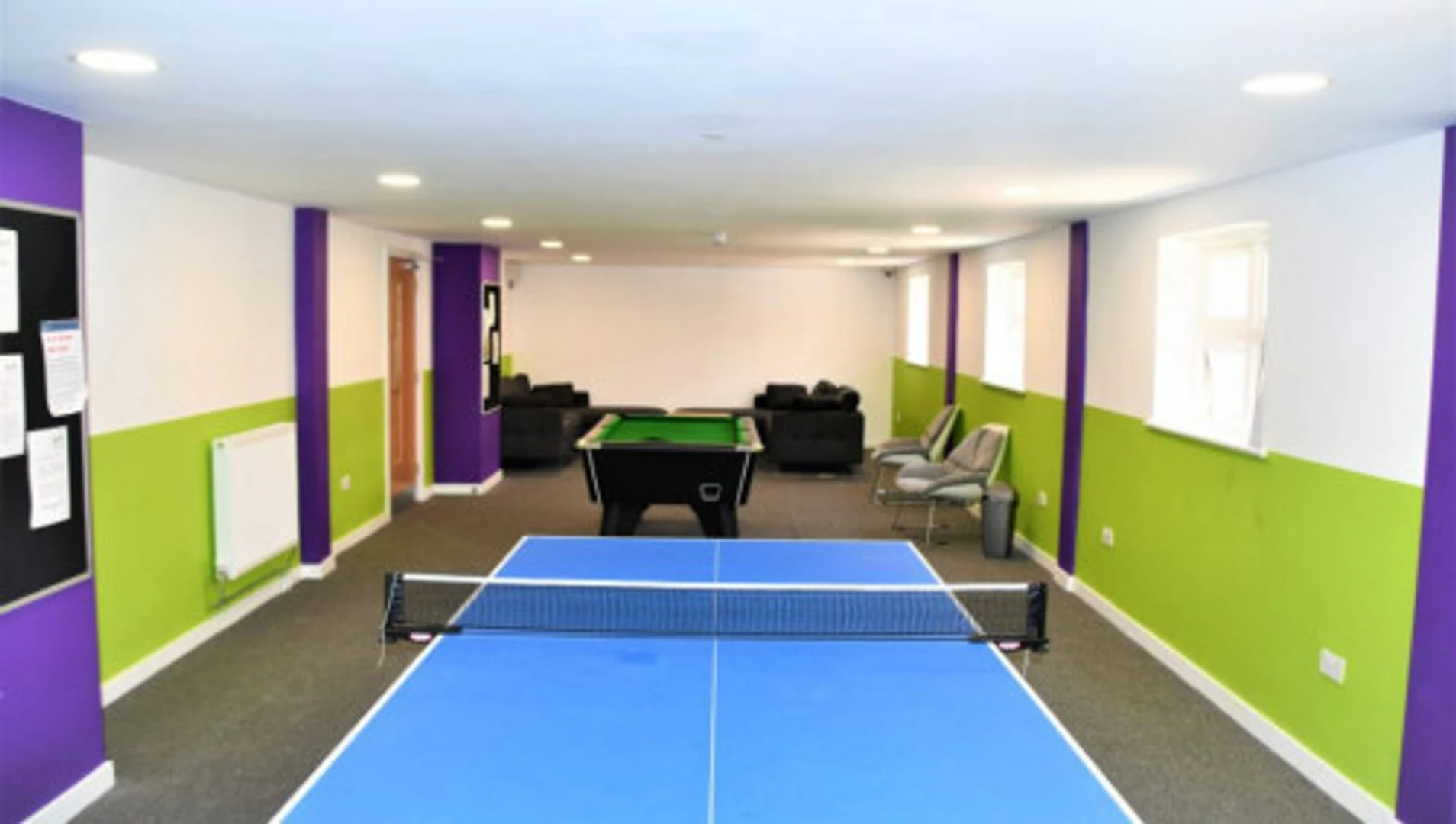 Habitación en apartamento estudiantil en alquiler en , completamente amueblado