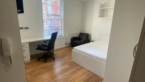 Quarto privado em 17 - De Montfort Street Leicester LE1 7GN, imagem 5 de 12