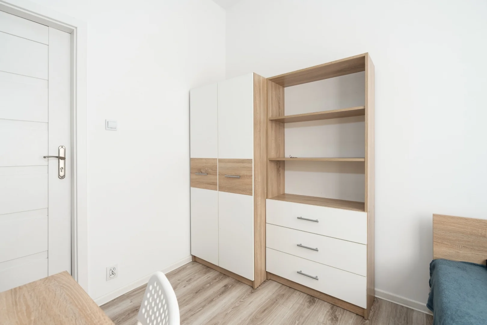 Habitación estudiantil económica con ubicación conveniente en 