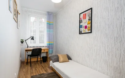 Habitación en alquiler con cama doble {area}