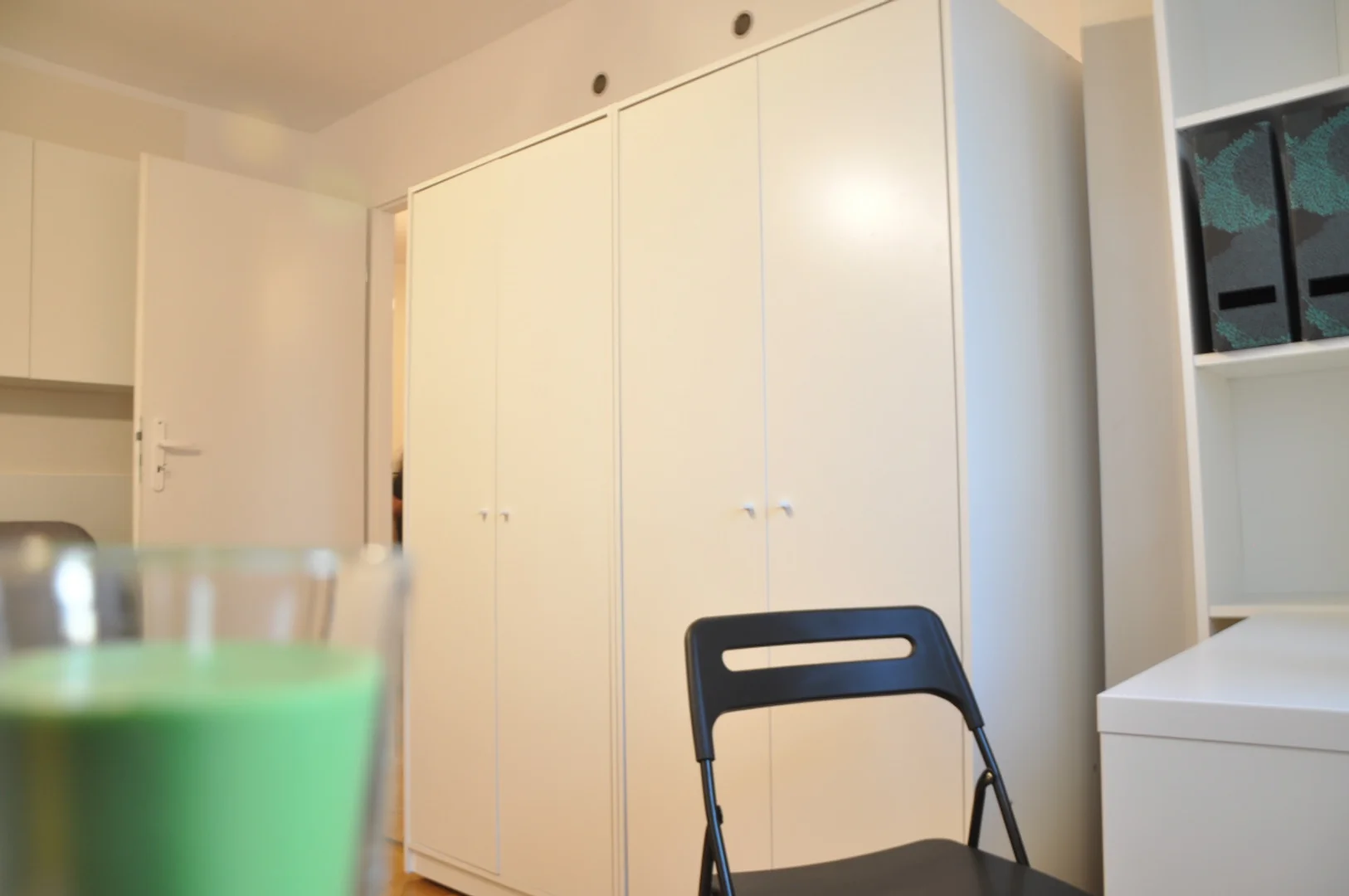 Habitación estudiantil amplia y cómoda en 