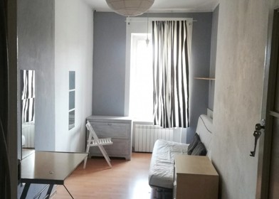 Wrocław de başka bir öğrenci ile paylaşılan oda