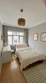 Chambre privée à Enis Akaygen Sokak, image 11 de 44