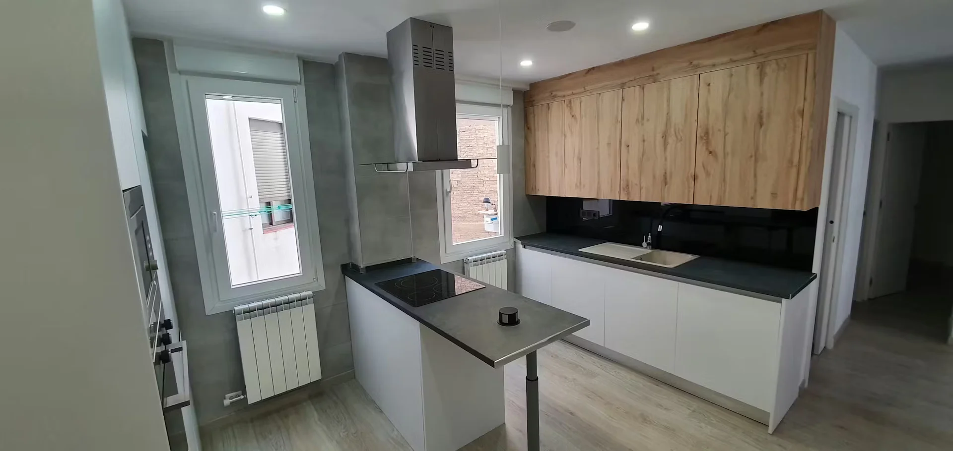 SEASONAL RENTAL · 1 to 11 MONTHS · IDEAL FOR DISPLACED WORKERS,<br />HEALTHCARE PROFESSIONALS, AND PROFESSIONALS ON TEMPORARY STAY IN ZARAGOZA.<br /><br />73 m2 apartment recently renovated, fully furnished and<br />equipped, ready to move in. Located in the University-Romareda area<br />(Avenida Go - alojamiento para estudiantes en Calle de Burgos, Delicias