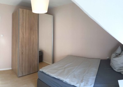 Habitación privada muy luminosa en Stuttgart