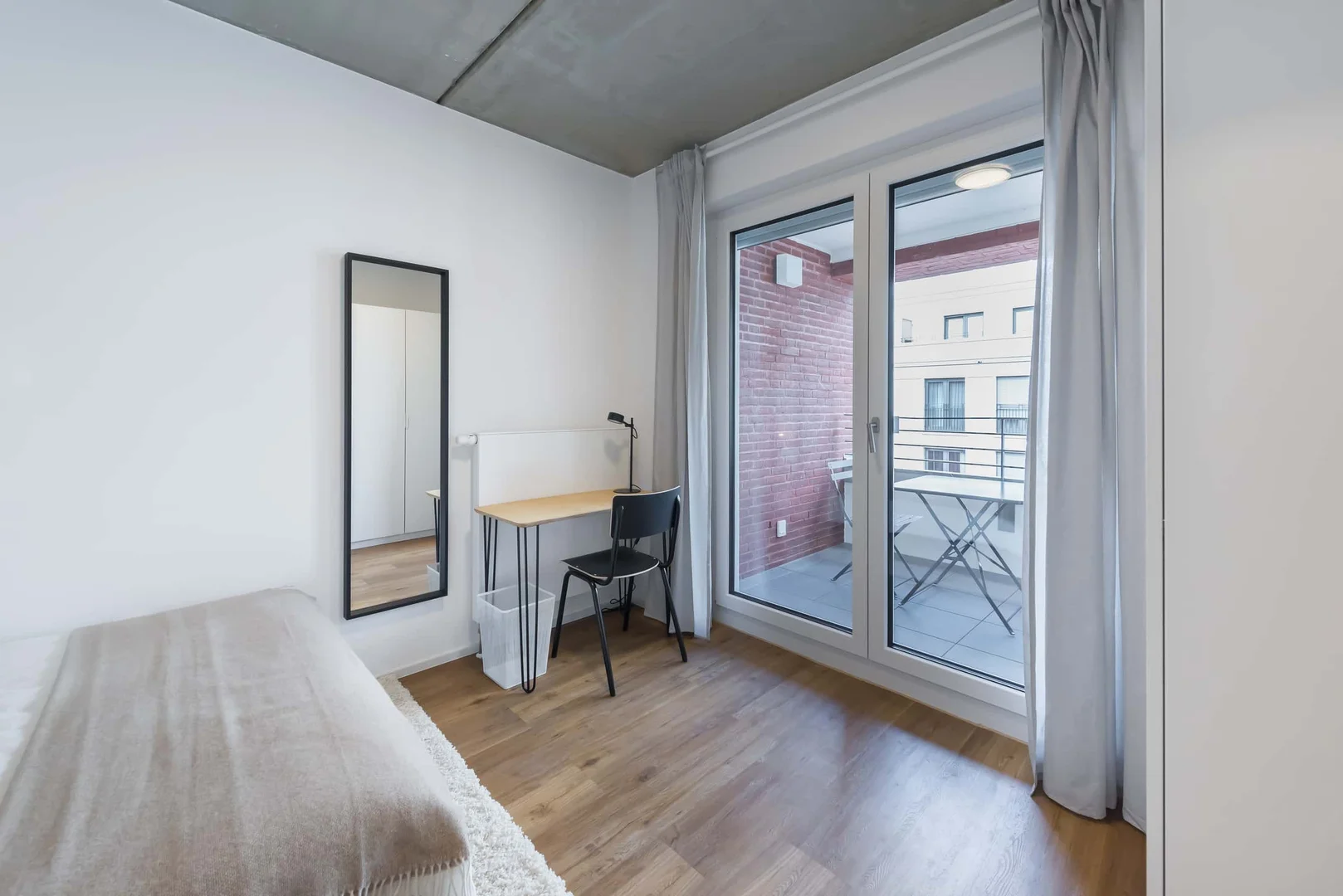Quarto de estudante económico com localização conveniente em 