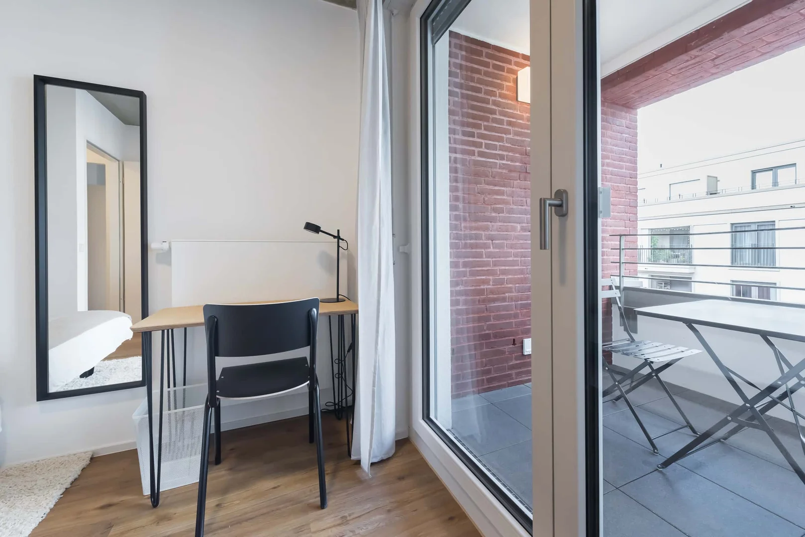 Quarto de estudante económico perto do campus em 