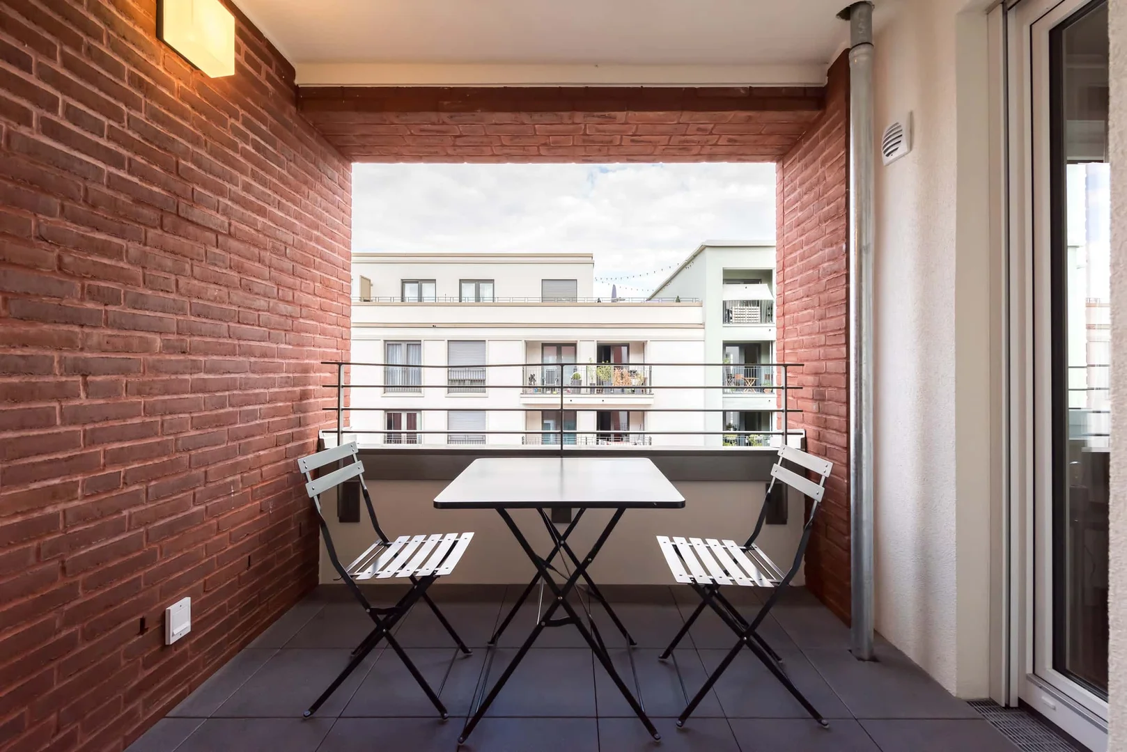 Quarto de estudante confortável e espaçoso em 