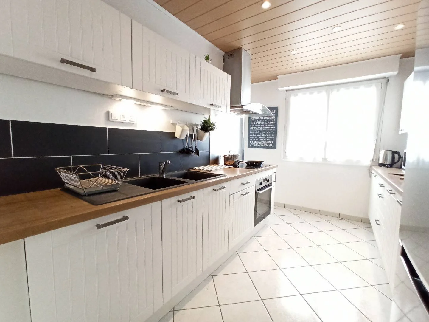 Habitación estudiantil amplia y cómoda en 