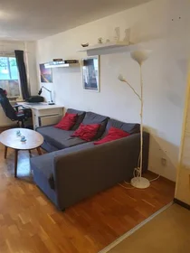 Logement entier à Skogalundsklippan 26, image 2 de 18