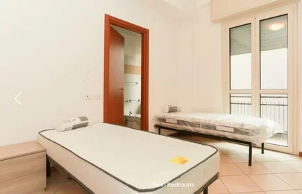 Mehrbettzimmer in der Via Umberto Fogagnolo, Isola del Bosco-Delle Corti, bild 1 von 10
