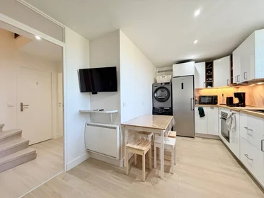 Private room at Noisy-le-grand, 93160, image 2 of 18