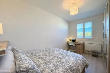 Private room at Noisy-le-grand, 93160, image 14 of 18