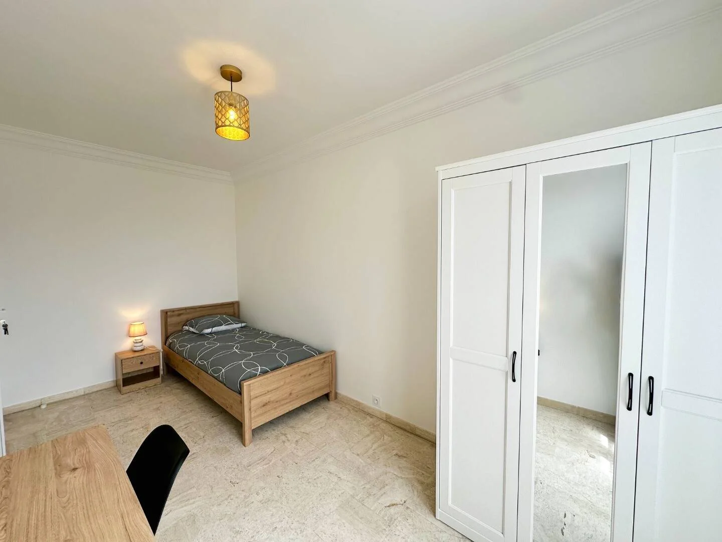 Economical student room with convenient location in 