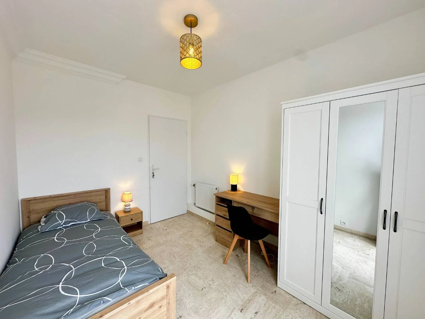 Economical student room with convenient location in 