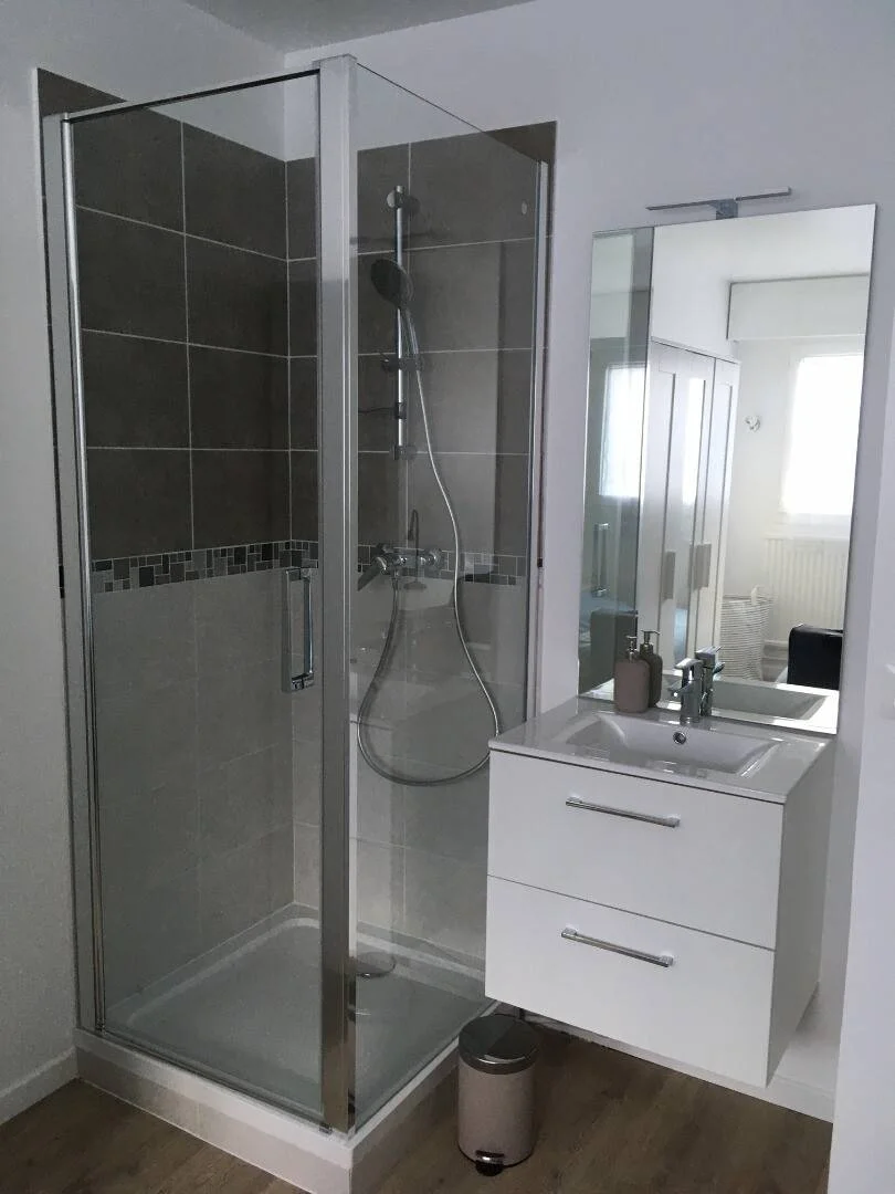 Quarto de estudante confortável e espaçoso em 