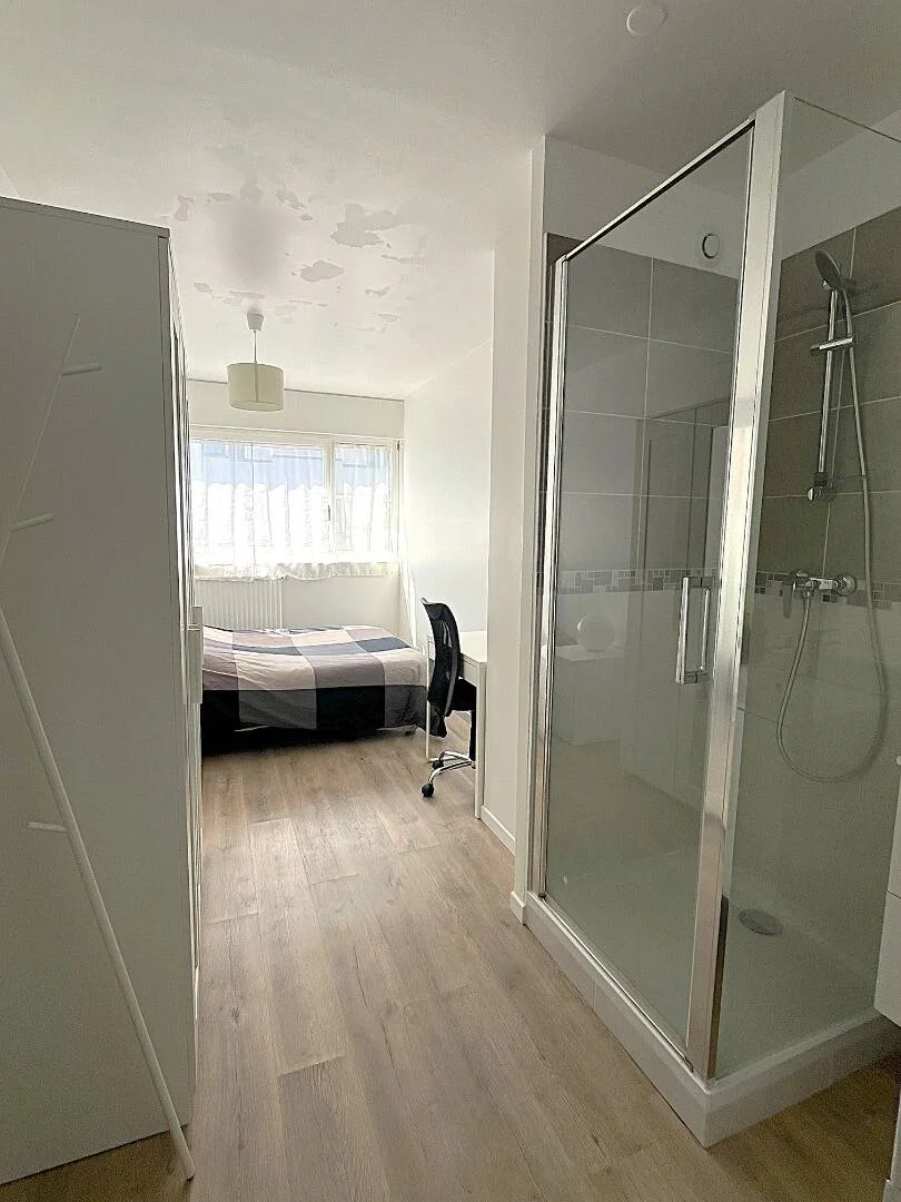Quarto de estudante económico com localização conveniente em 