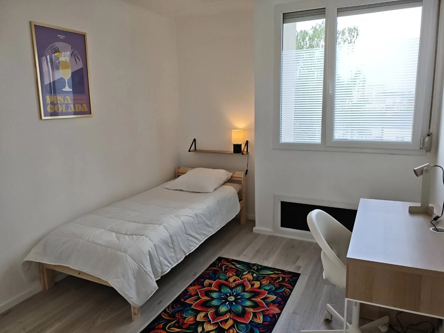 Chambre conviviale pour les étudiants dans  avec des équipements modernes