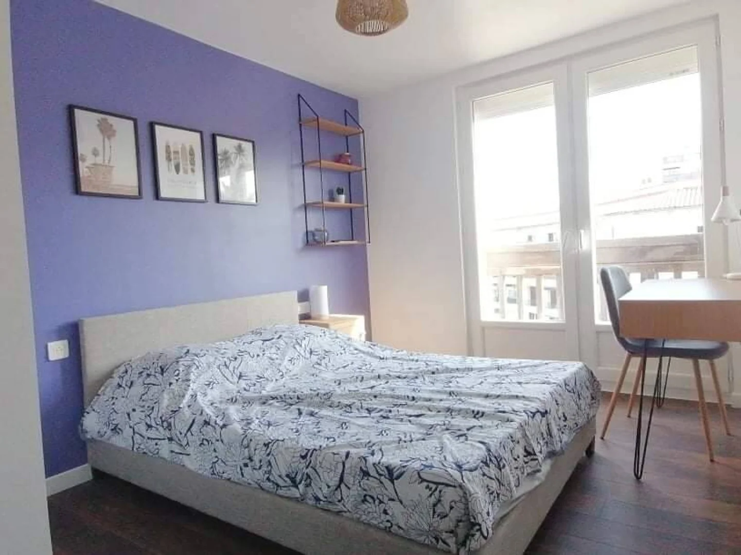 Chambre confortable pour étudiants disponible dans 