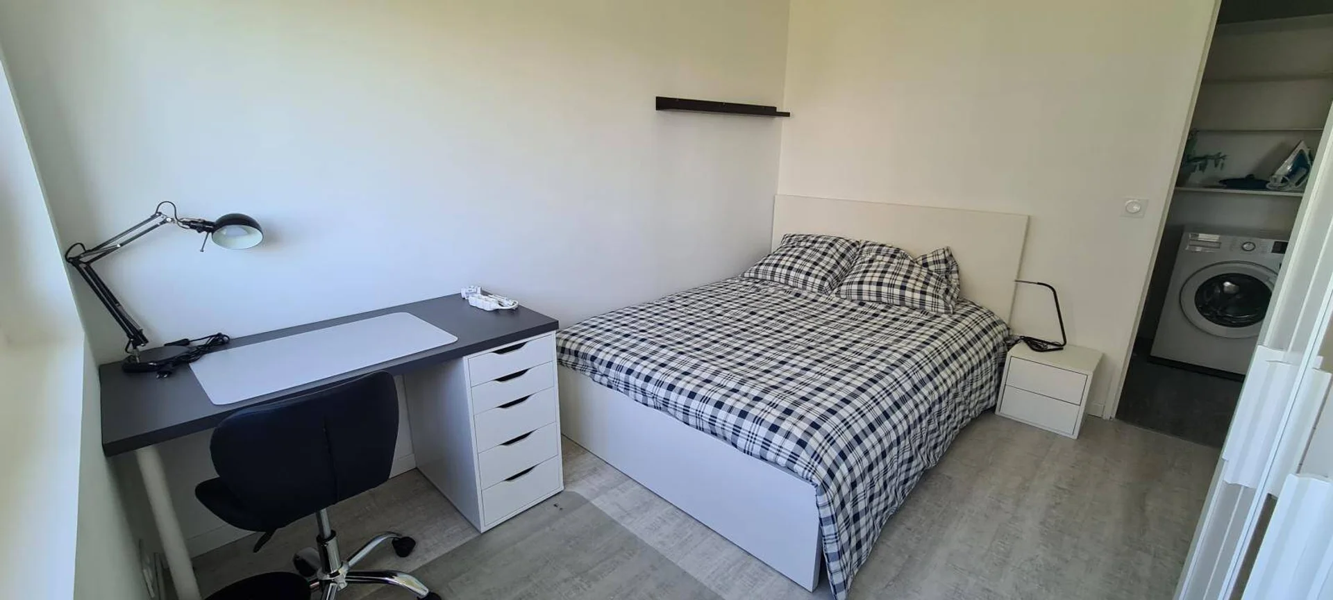 Student-friendly room in  with modern amenities