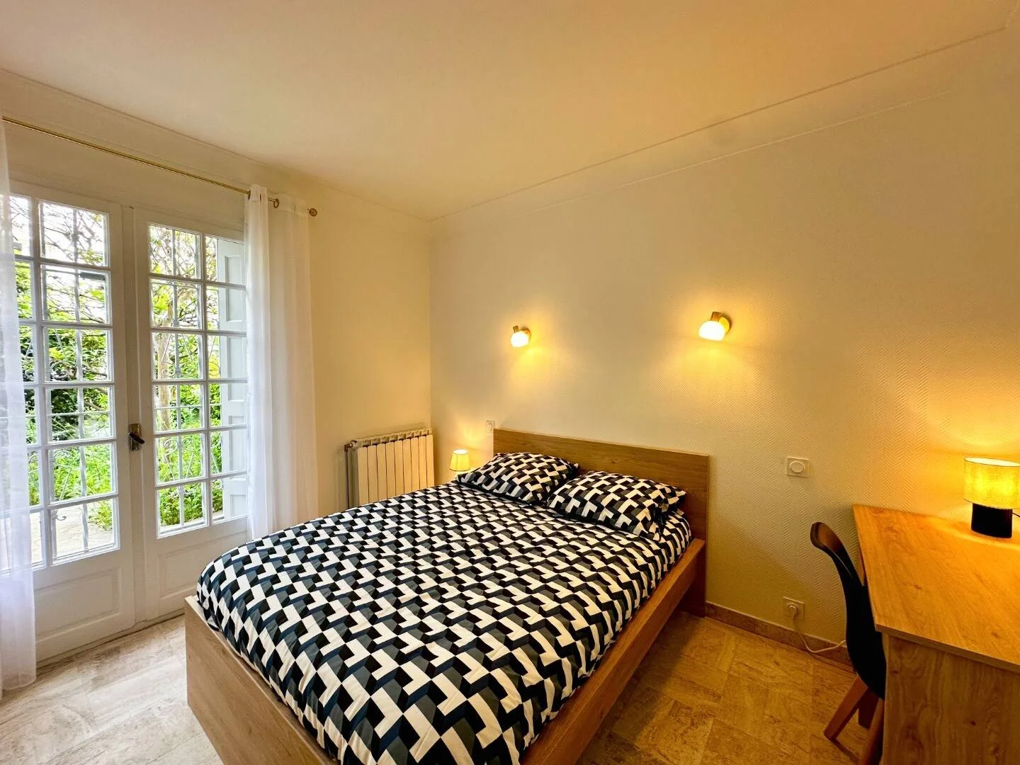 Chambre confortable pour étudiants disponible dans 