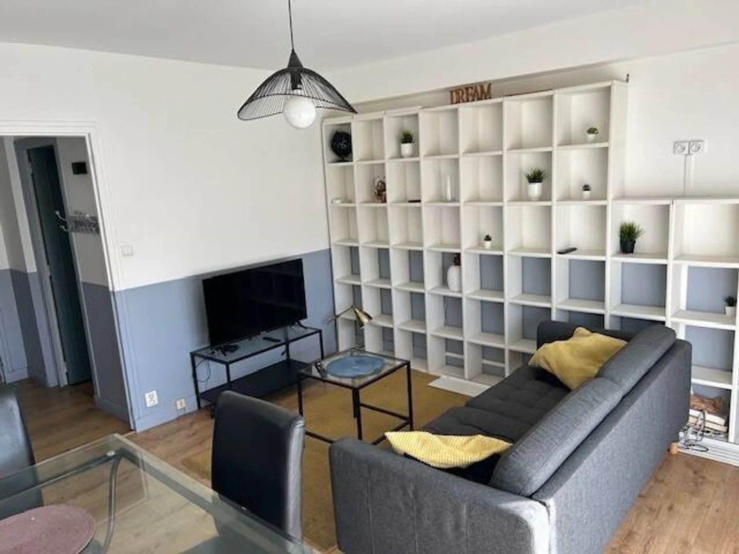 Chambre d'étudiant lumineuse et aérée avec accès facile à l'université dans 