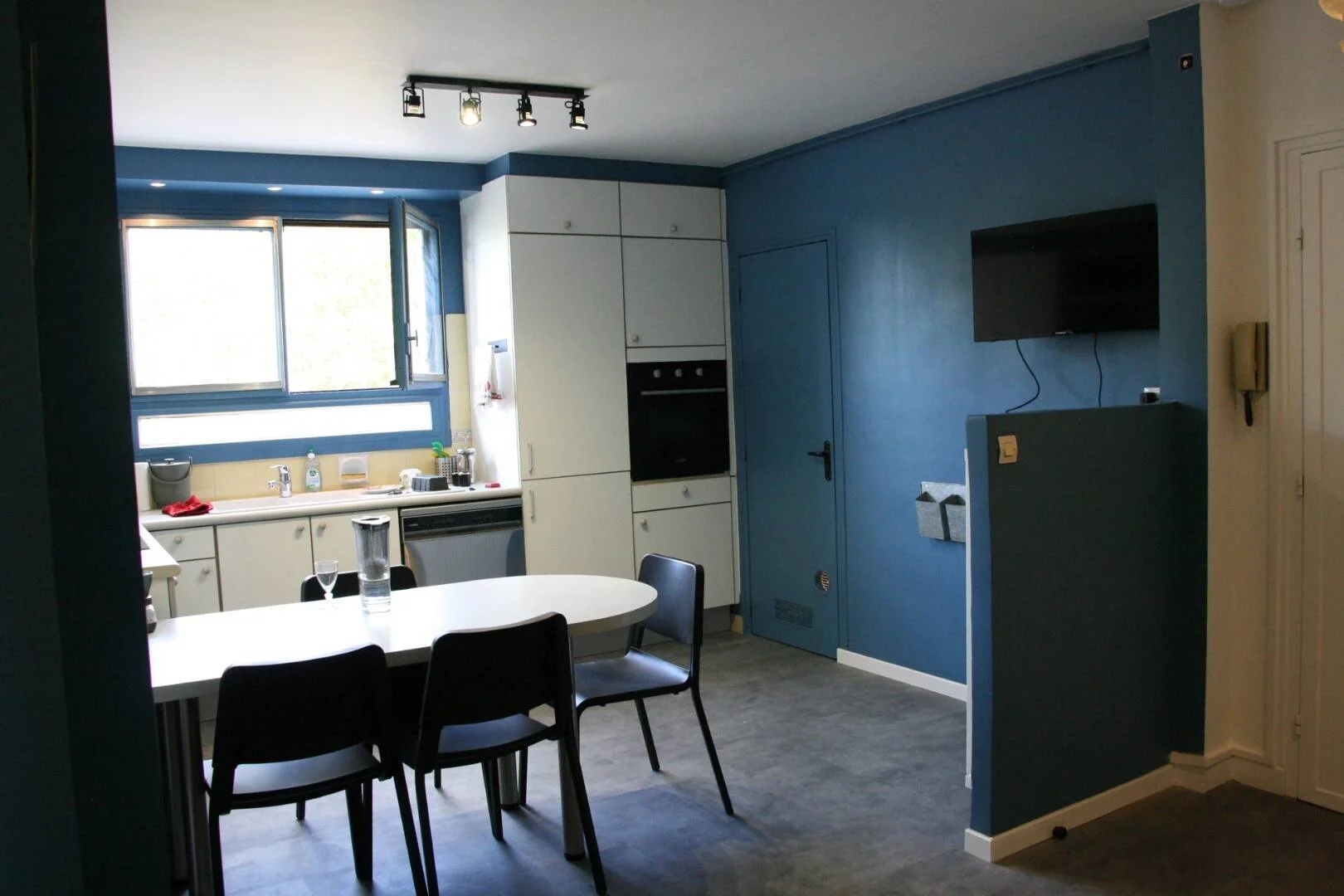 Funktionelles Studentenzimmer perfekt zum Studieren in 