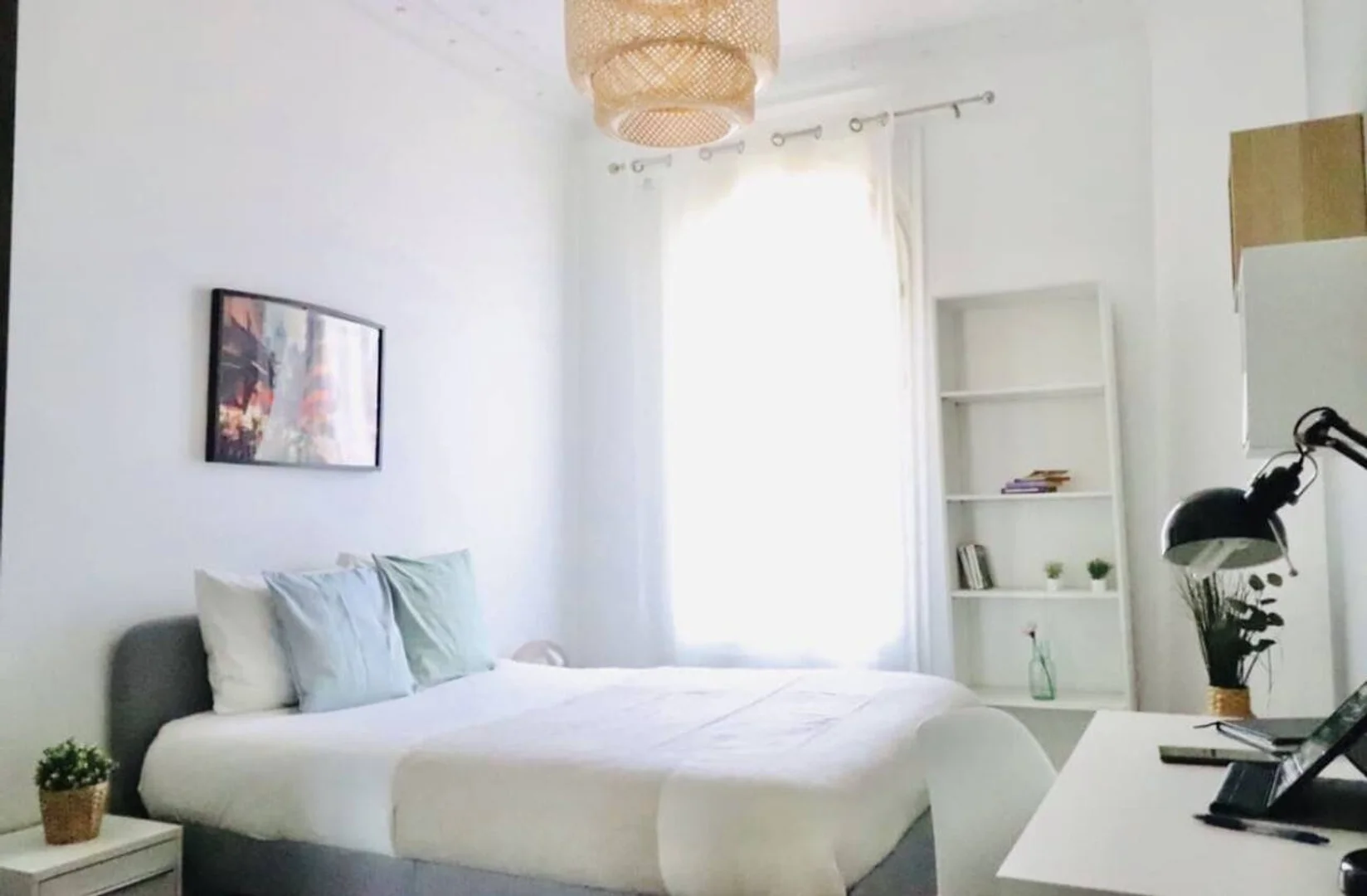 Chambre confortable pour étudiants disponible dans 