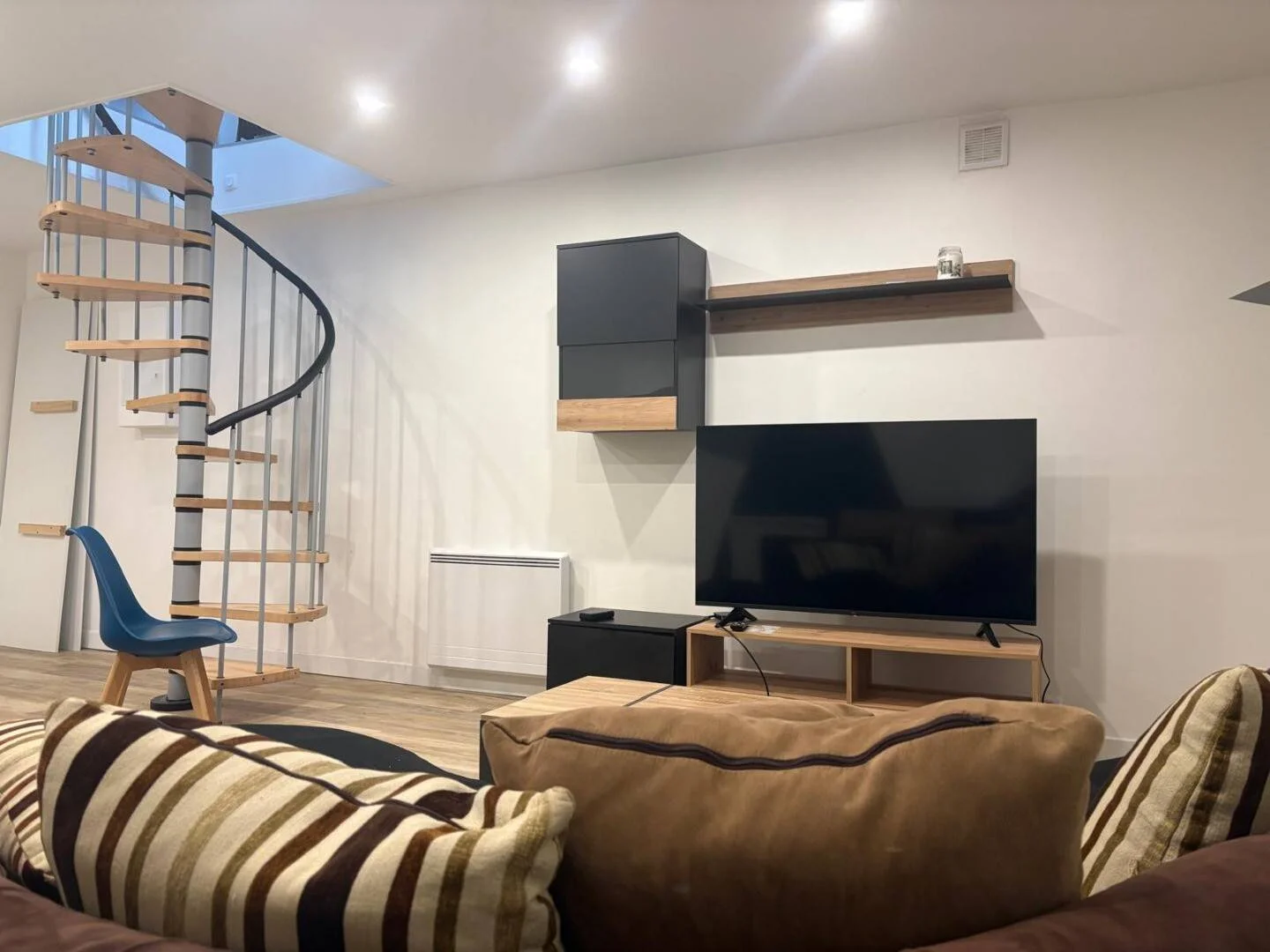 Funktionelles Studentenzimmer perfekt zum Studieren in 