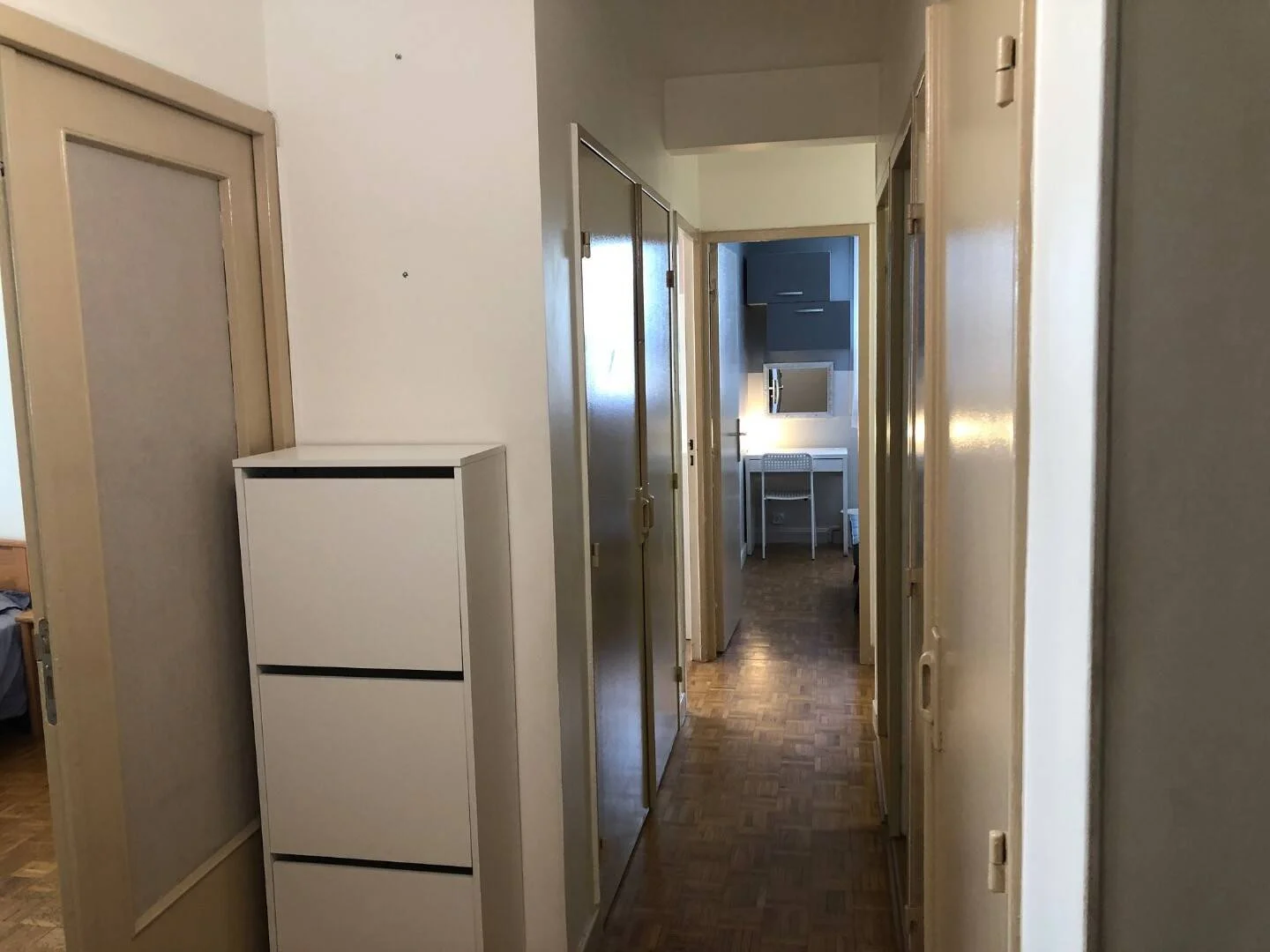 Chambre d'étudiant économique avec emplacement pratique dans 