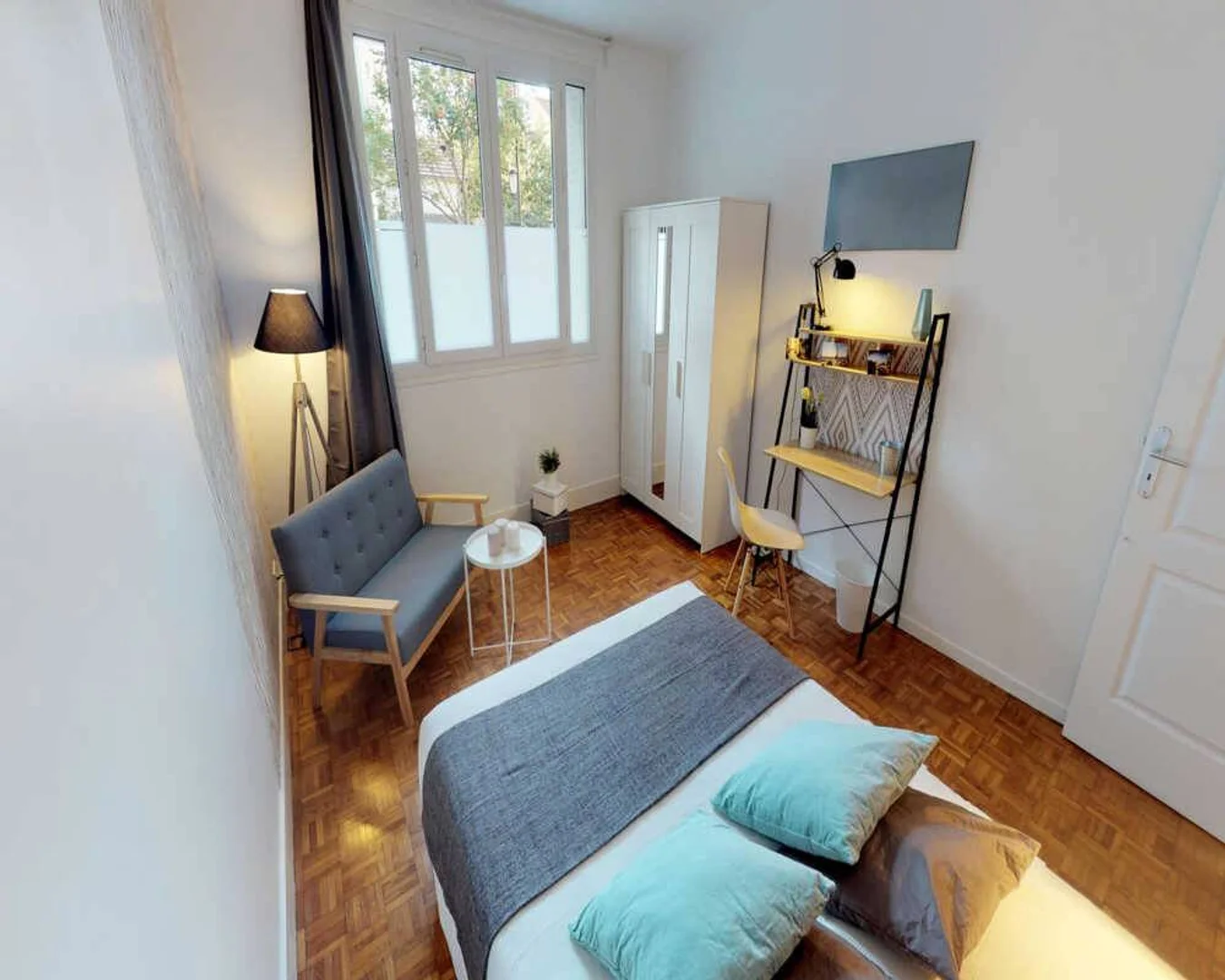 Stanza funzionale per studenti perfetta per studiare a 