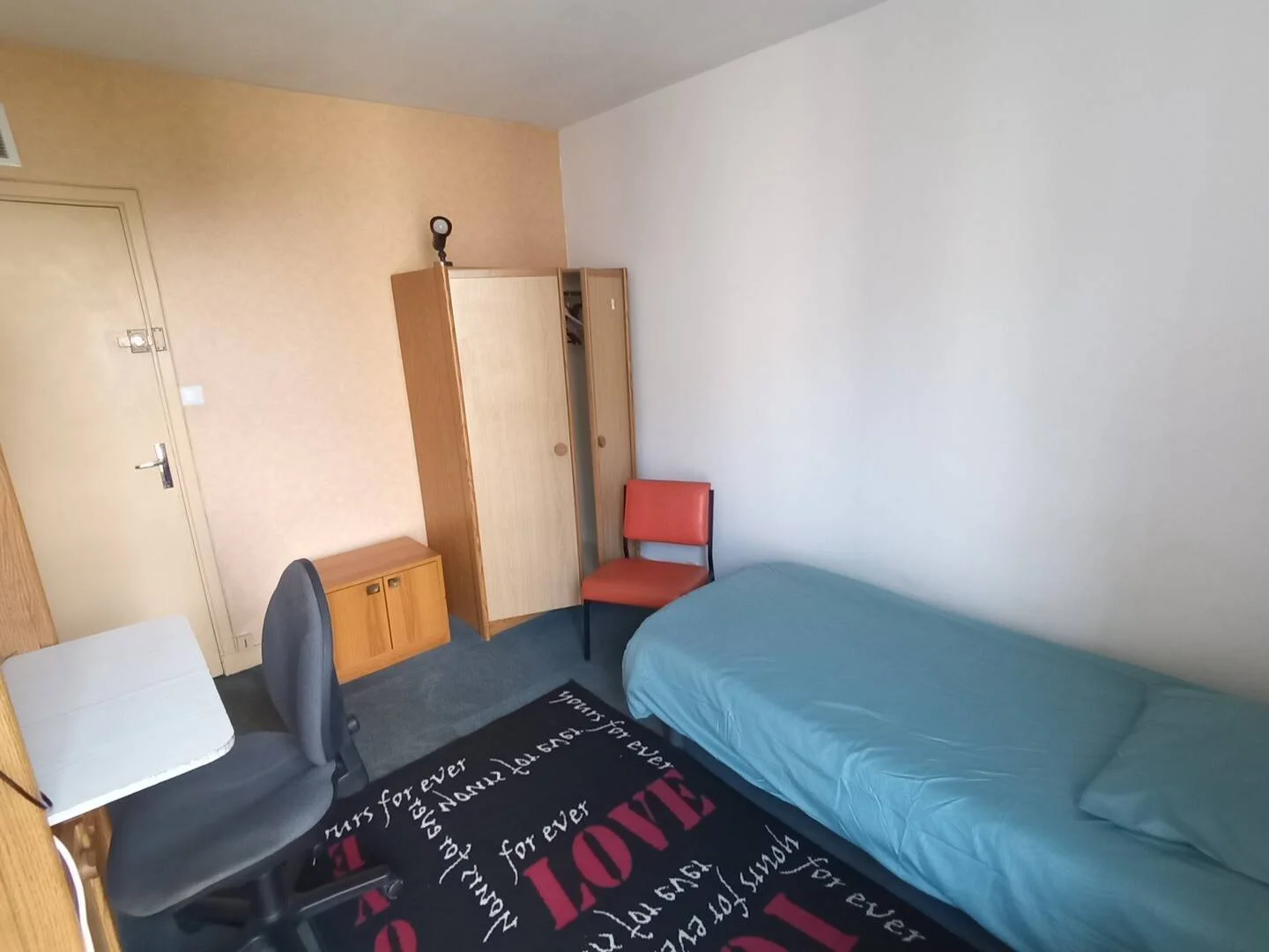 Helles und luftiges Studentenzimmer mit einfachem Zugang zur Universität in 