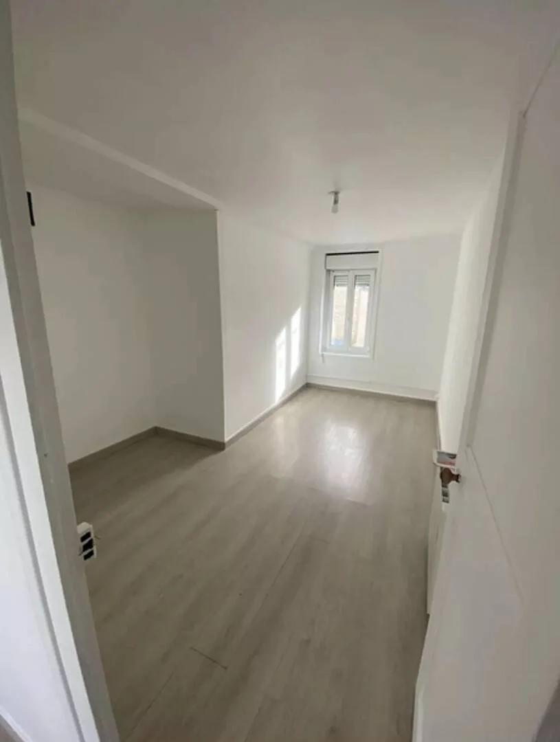Budget-friendly student room close to campus in 