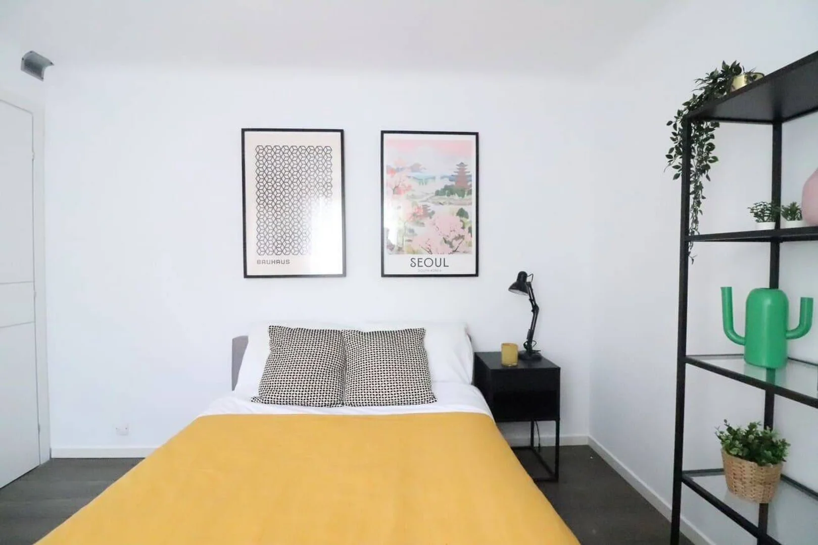 Funktionelles Studentenzimmer perfekt zum Studieren in 