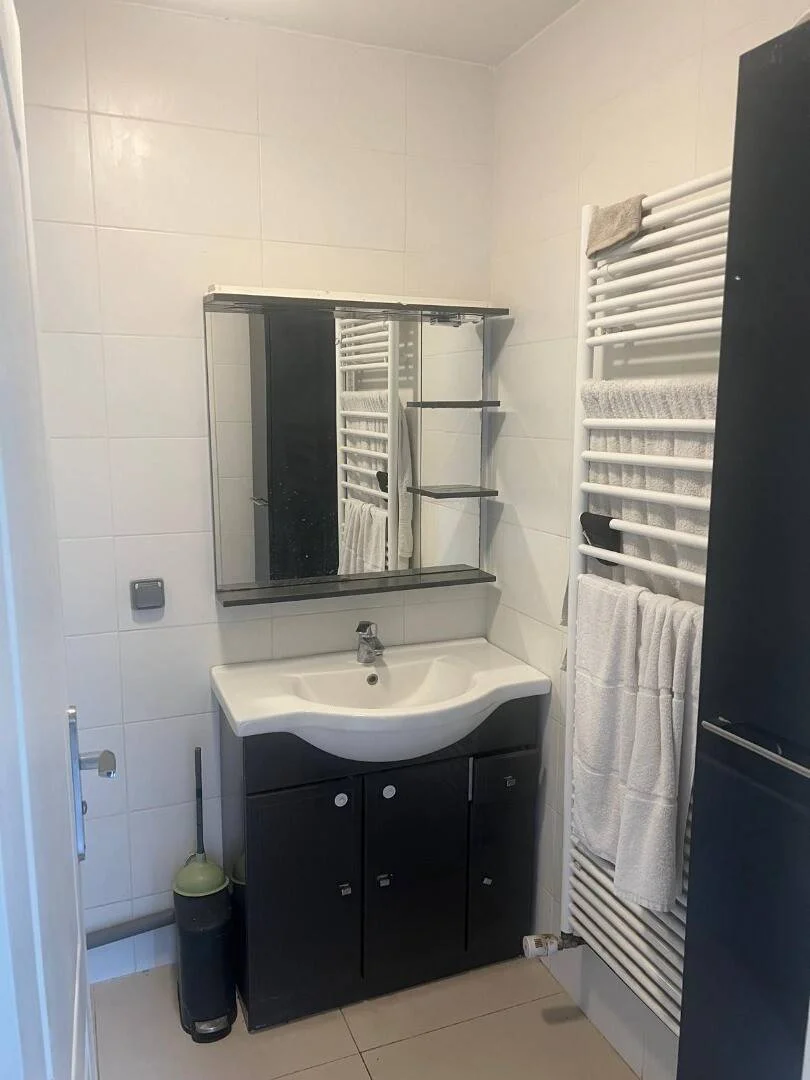Quarto para alugar em apartamento de estudantes em , totalmente mobilado