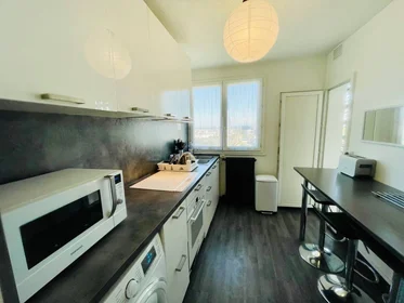 Alquiler de habitación en piso compartido en {area}