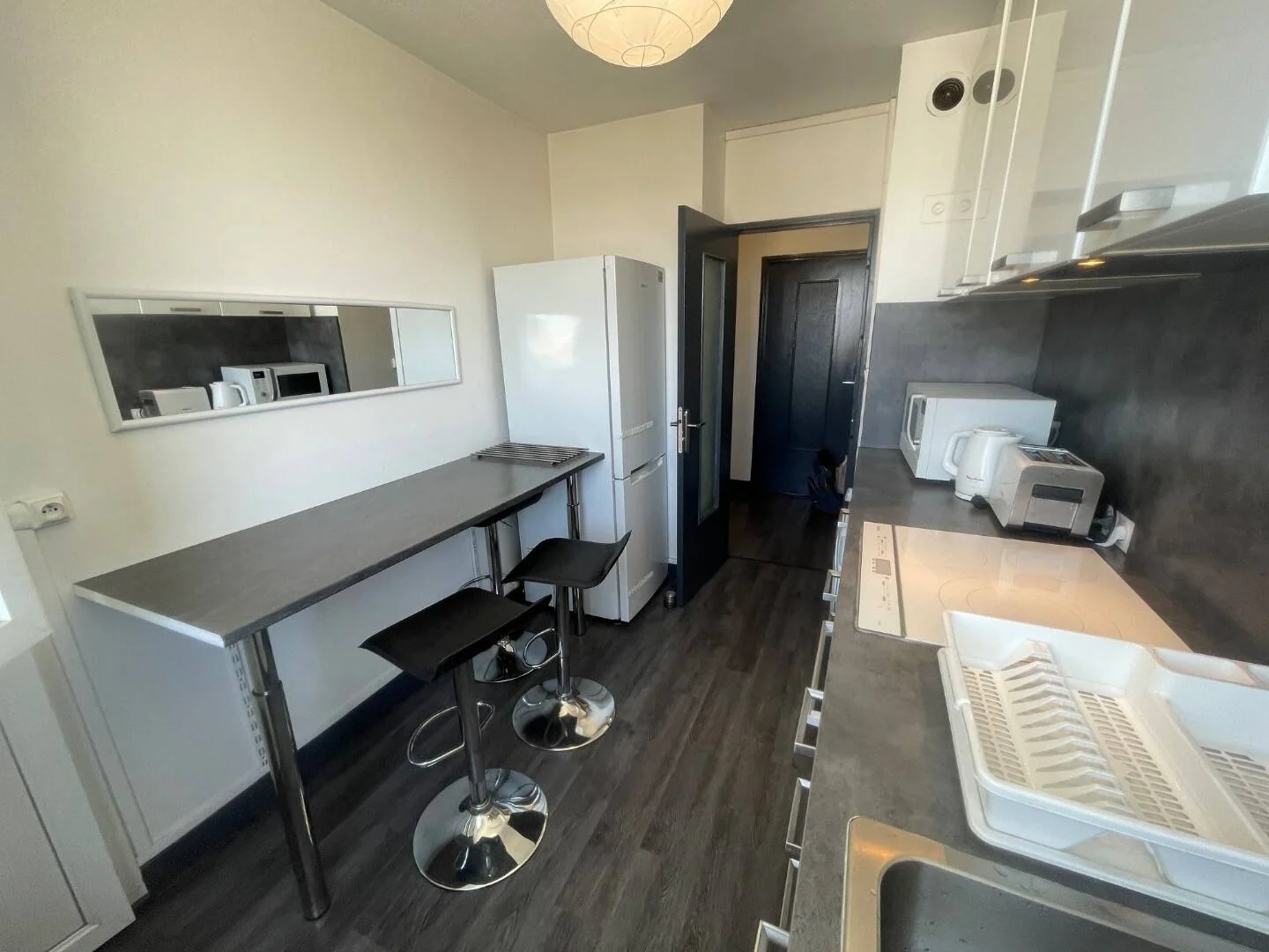 Habitación acogedora para estudiantes disponible en 