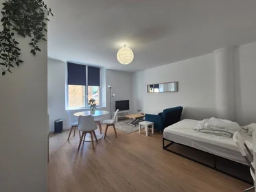 Quarto privado em Reims, 51100, imagem 1 de 4
