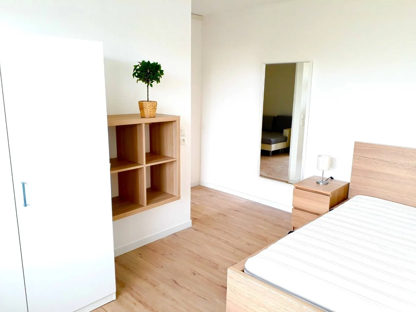 Economical student room with convenient location in 