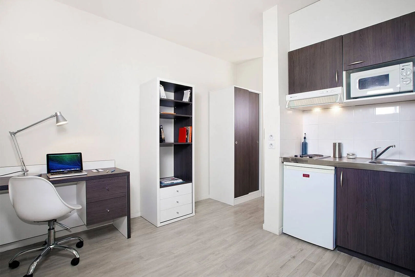 Habitación asequible para estudiantes con buena iluminación en 