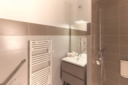 Privatzimmer im Wohnheim in der Châteaufort, 78117, bild 5 von 7