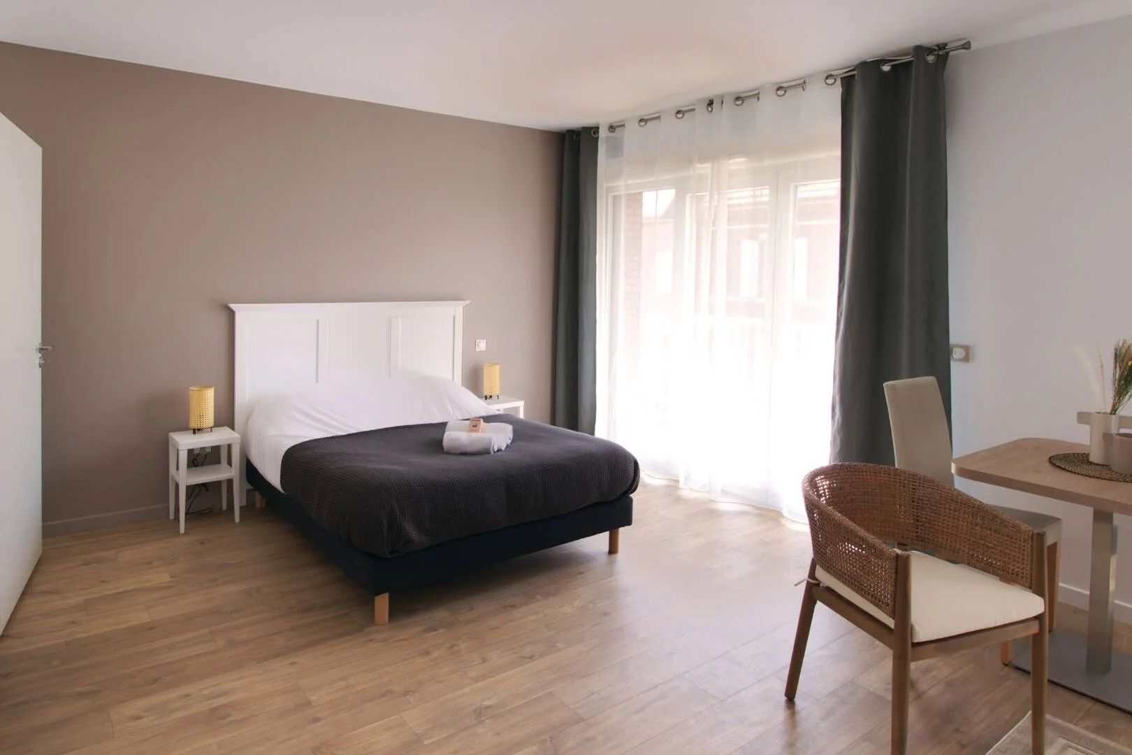 Zimmer in Studentenwohnung in  zu vermieten, voll möbliert