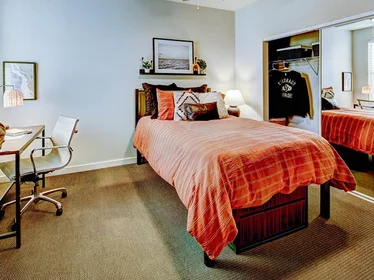 Gesamte Unterkunft in der 5000 University Way NE Seattle, WA 98105, bild 1 von 10