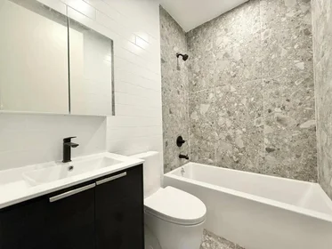 Entire place in residence at 980 Kent Avenue, 2B, Bedford-Stuyvesant, Brooklyn, NY, 11205, image 5 of 7